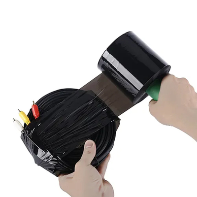 De zwarte van de de verpakkingsrek van Mini Handheld LLDPE de omslagfilm met het Roteren behandelt Automaat voor Kartonsomslag